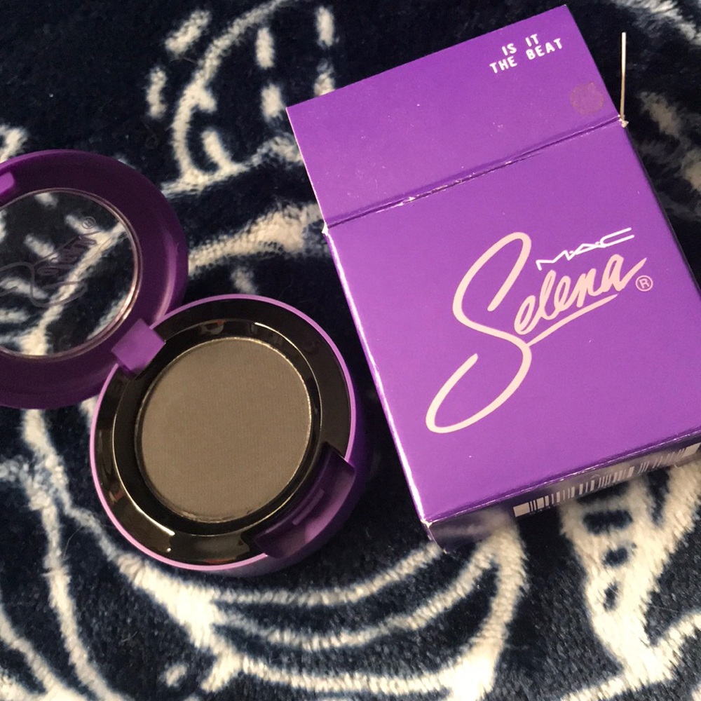 🎉HP🎉Mac Selena Eyeshadow
